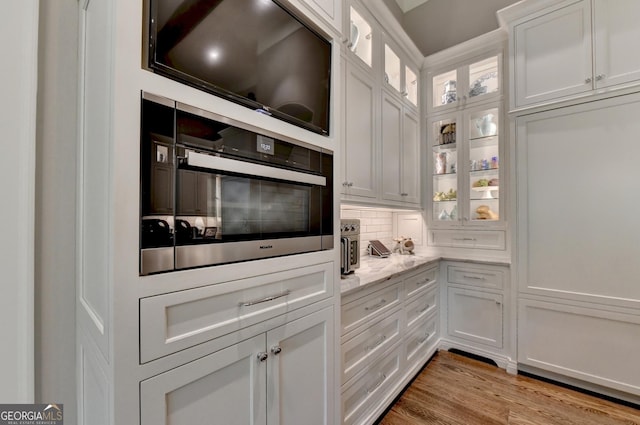 962 Chattooga Trce, Suwanee, GA 30024 - bar with light wood-style floors and backsplash