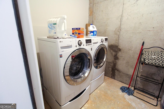 laundry room with laundry area and washer and clothes dryer