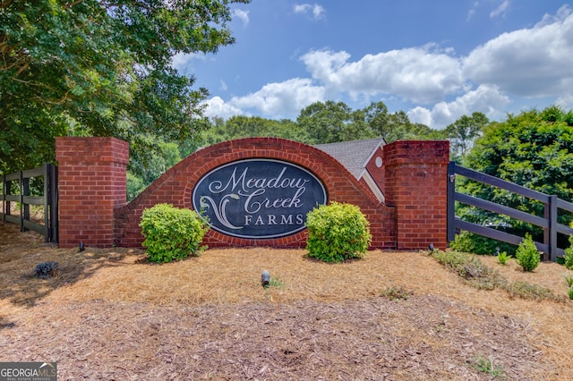 view of community / neighborhood sign