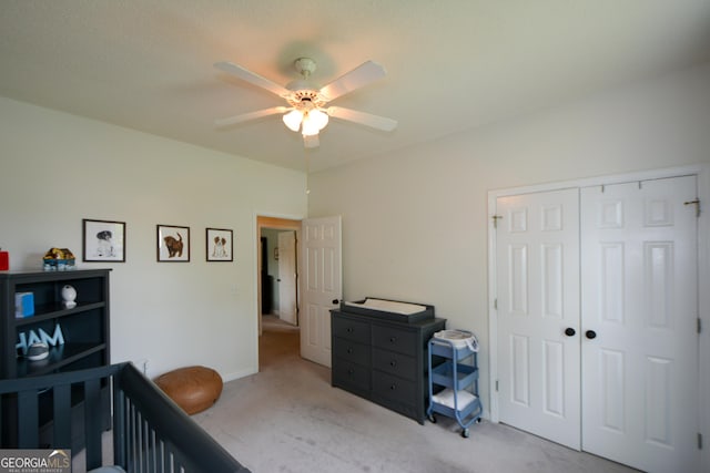 bedroom with carpet floors, baseboards, a ceiling fan, and a closet