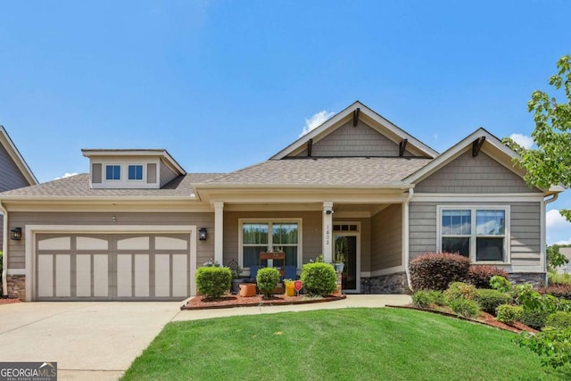 craftsman house featuring a front lawn and a garage