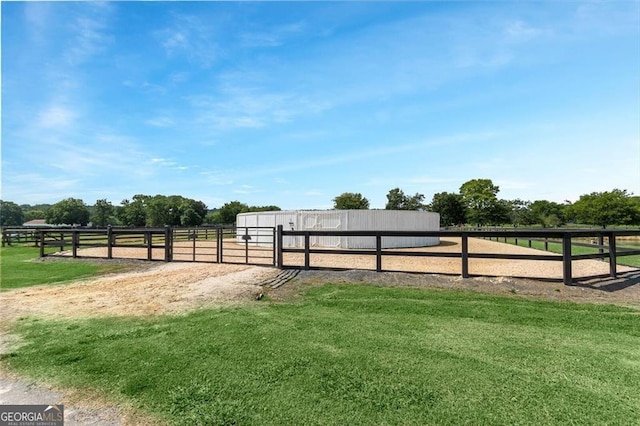 view of yard featuring a rural view