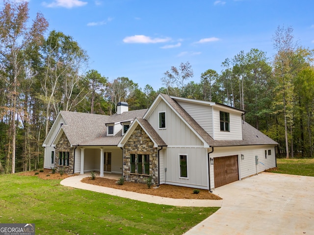 view of front of property featuring a front lawn and a garage