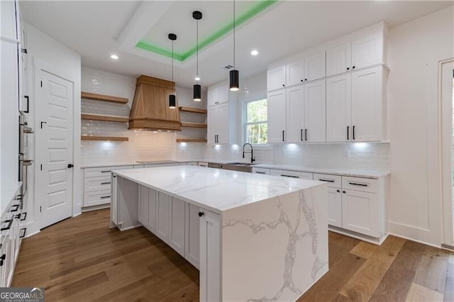 2861 Tree Top Rd, Dacula, GA 30019 - kitchen featuring open shelves, a sink, wood finished floors, a center island, and recessed lighting