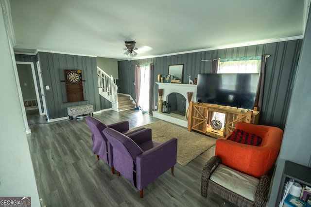 living room featuring plenty of natural light, ceiling fan, hardwood / wood-style flooring, and ornamental molding