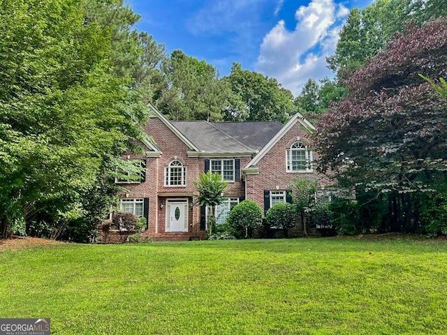 view of front facade featuring a front lawn