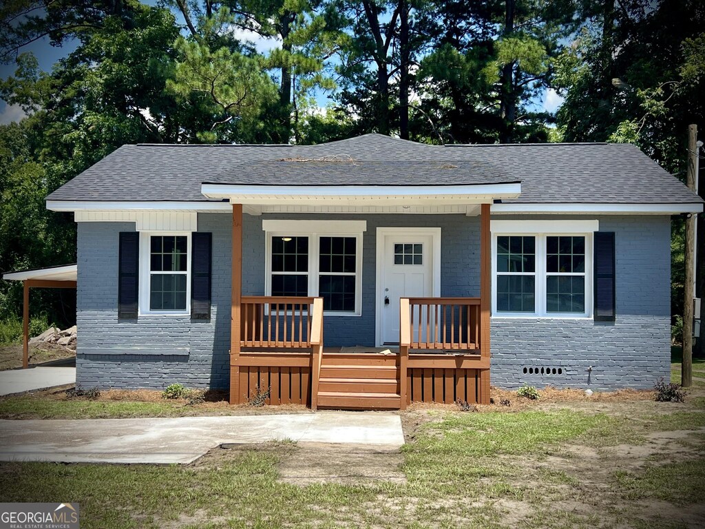 view of front facade with a porch