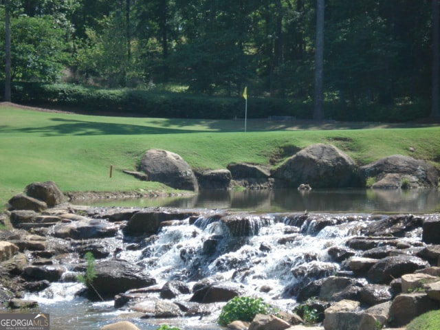 view of yard featuring a water view