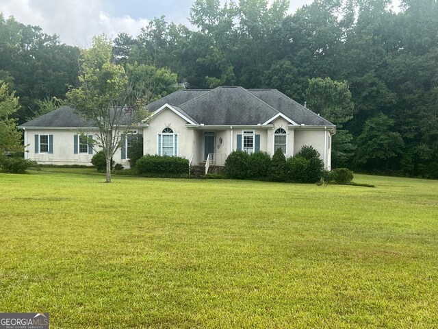 single story home featuring a front yard