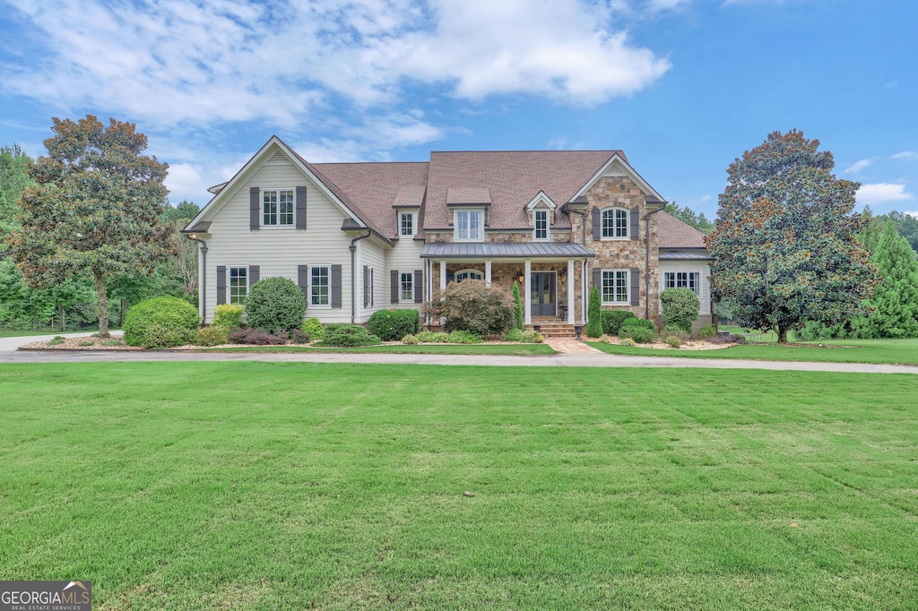 view of front facade with a porch and a front yard