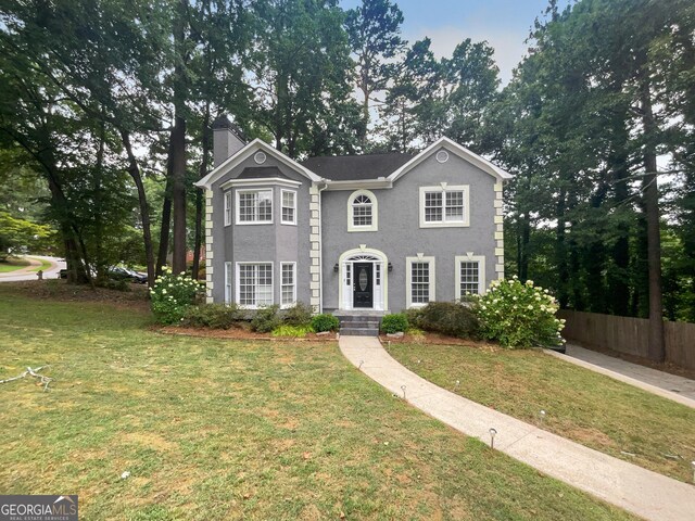 view of front of home with a front lawn