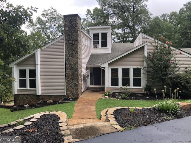 view of front of house with a front yard