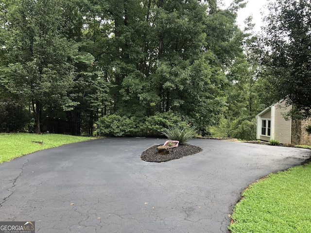 exterior space featuring a front yard