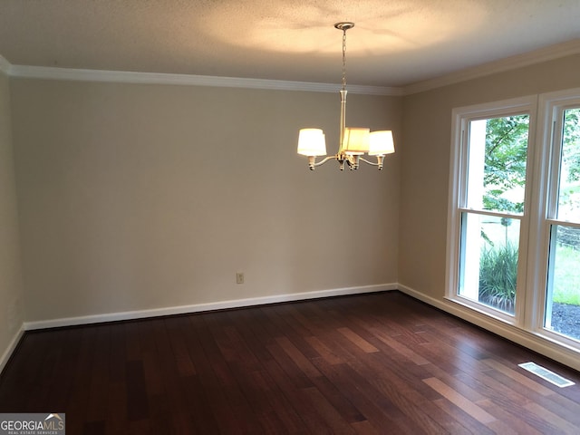 unfurnished room featuring crown molding, an inviting chandelier, and dark hardwood / wood-style floors