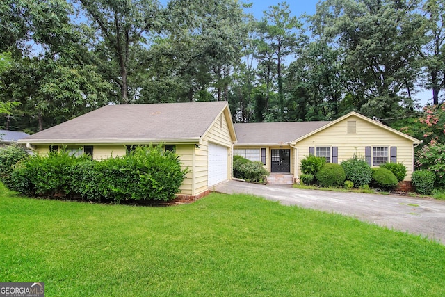 view of front of house featuring a garage and a front lawn