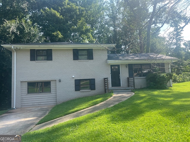 view of front of property with a front yard