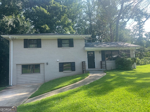 view of front of house featuring a front yard