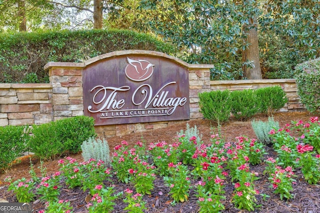 view of community / neighborhood sign