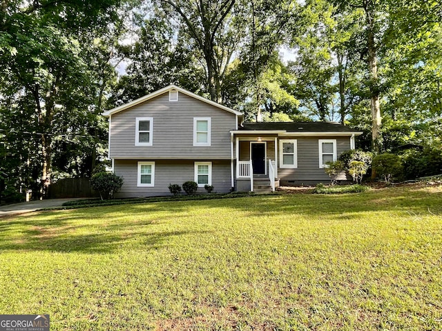 tri-level home featuring a front lawn