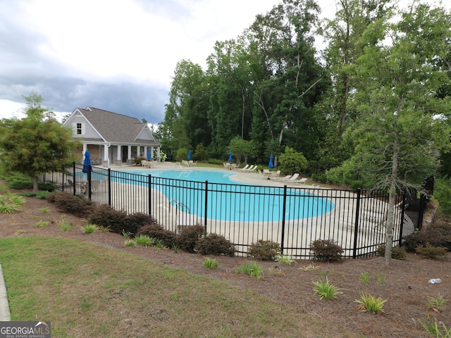 view of swimming pool