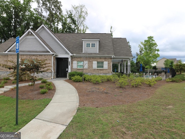 view of front of property featuring a front yard