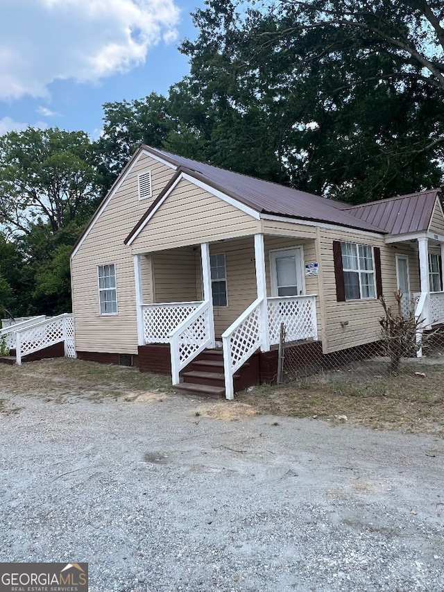 view of front of property featuring covered porch