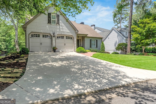 view of front of home featuring a front lawn