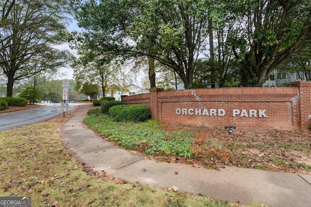 view of community / neighborhood sign