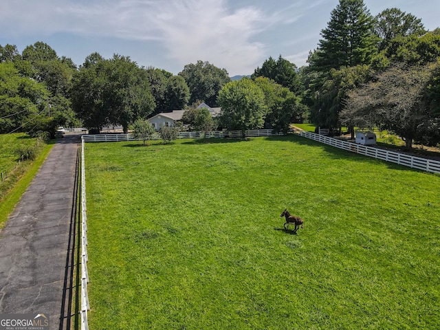 view of yard featuring a rural view