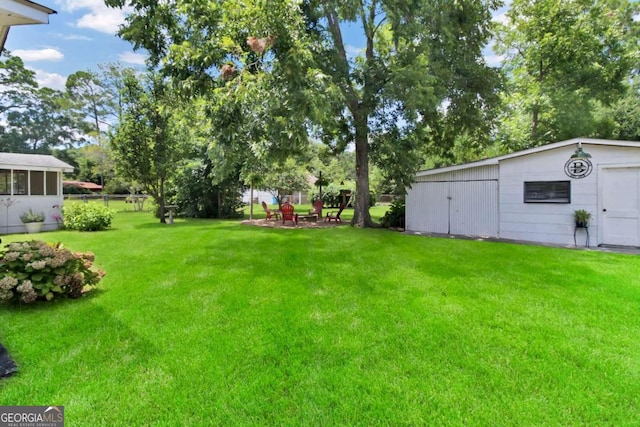 view of yard featuring a fire pit