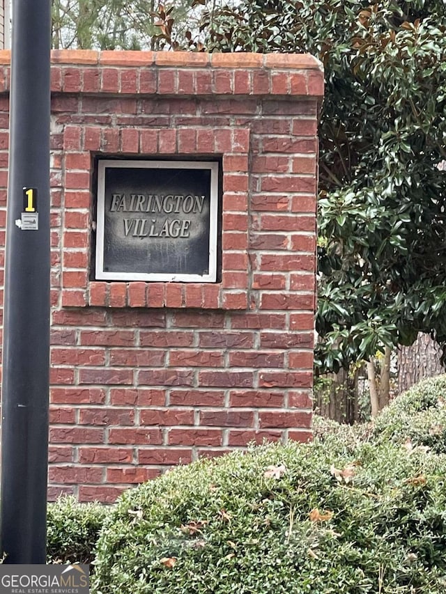 view of community / neighborhood sign