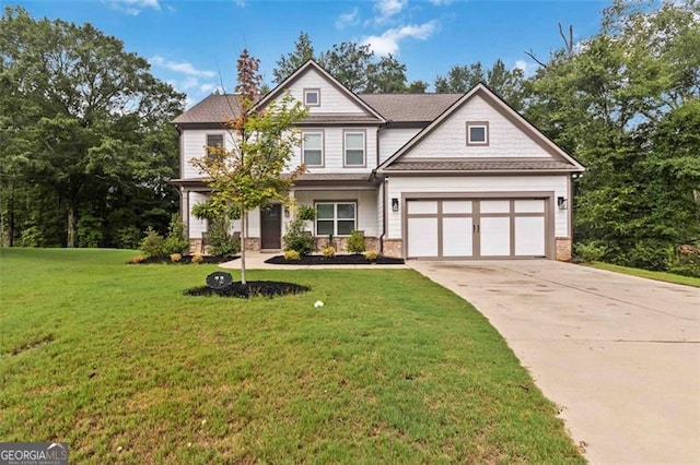 view of front of home featuring a front lawn