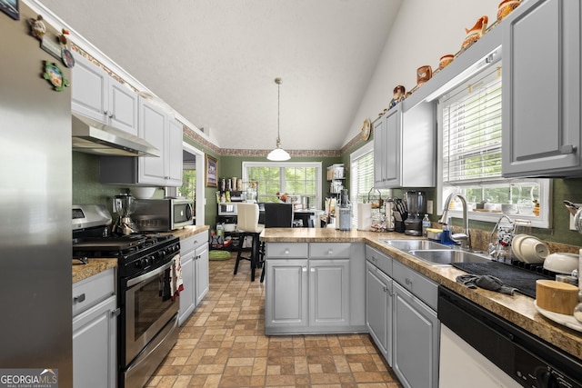 kitchen with sink, decorative light fixtures, appliances with stainless steel finishes, and gray cabinets