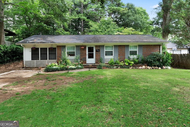 single story home with a front yard