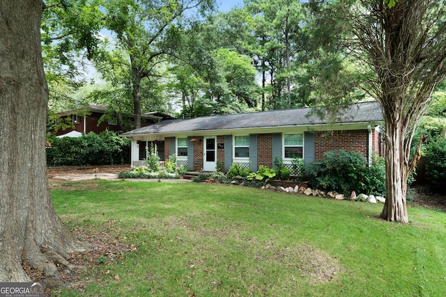 view of front facade with a front lawn