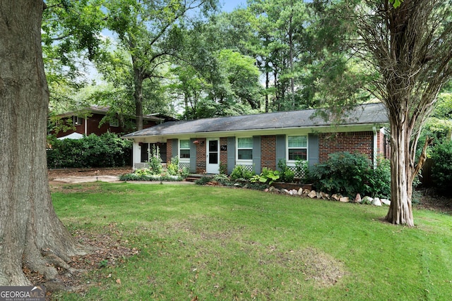 ranch-style house featuring brick siding and a front lawn