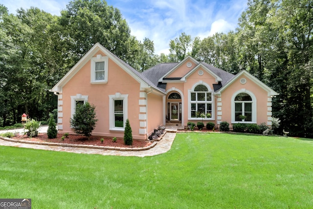 view of front of house featuring a front yard