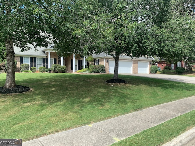 view of front facade featuring a garage and a front yard