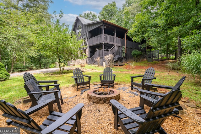 view of yard featuring an outdoor fire pit