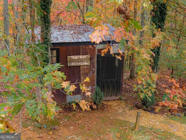 view of outdoor structure