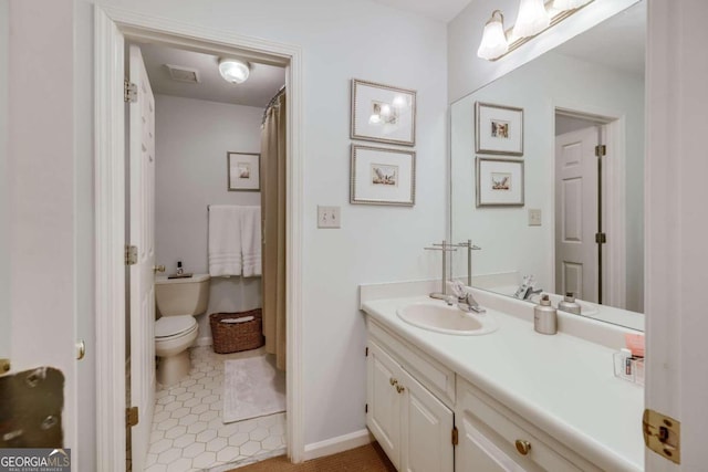 full bathroom featuring toilet, baseboards, visible vents, and vanity