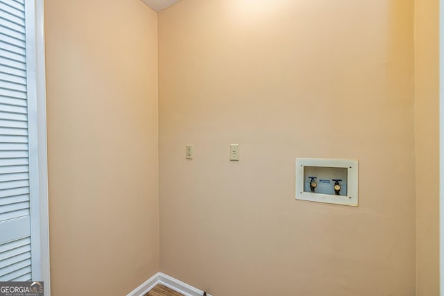 clothes washing area with washer hookup, laundry area, and baseboards