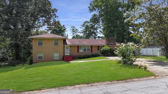 split level home with a front lawn