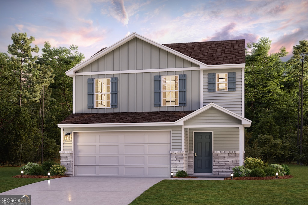 view of front facade featuring a garage and a yard