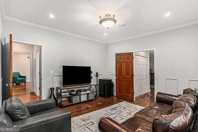 living room featuring hardwood / wood-style flooring and crown molding