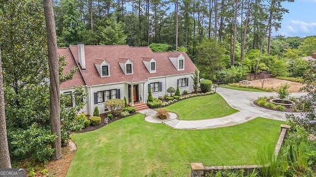 view of front of home with a front yard