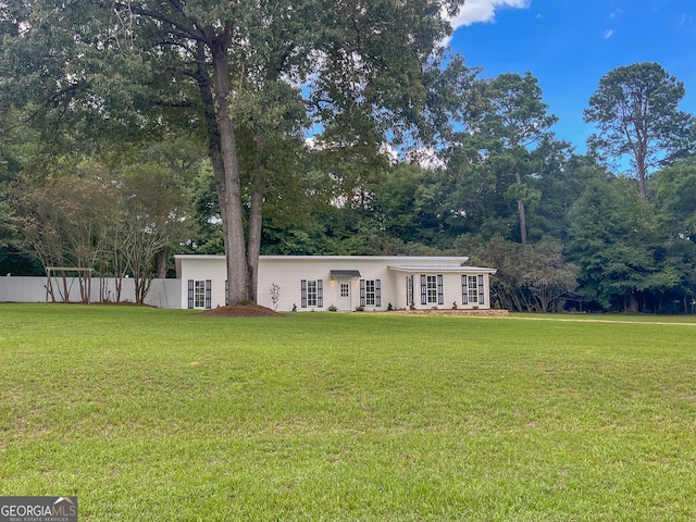 ranch-style house with a front yard