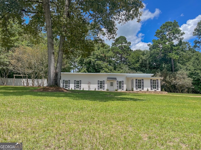 ranch-style home with a front yard