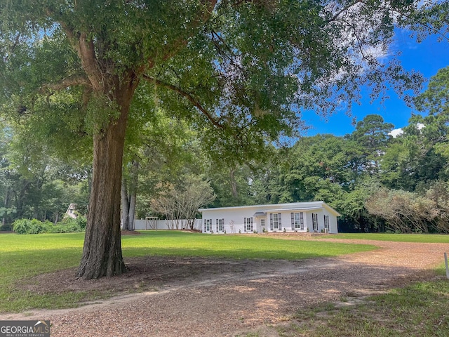 ranch-style house featuring a front lawn