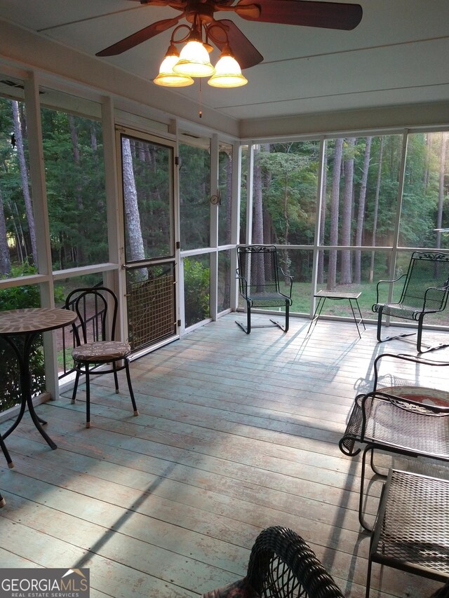 sunroom featuring ceiling fan